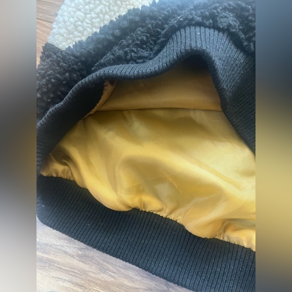 AMBIANCE outerwear- half zip faux fur pull over sweater size small - Picture 4 of 6